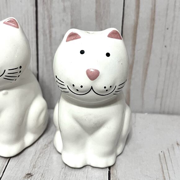 Vintage 80's White Cats Salt & Pepper Shaker Set Ceramic - Picture 2 of 9